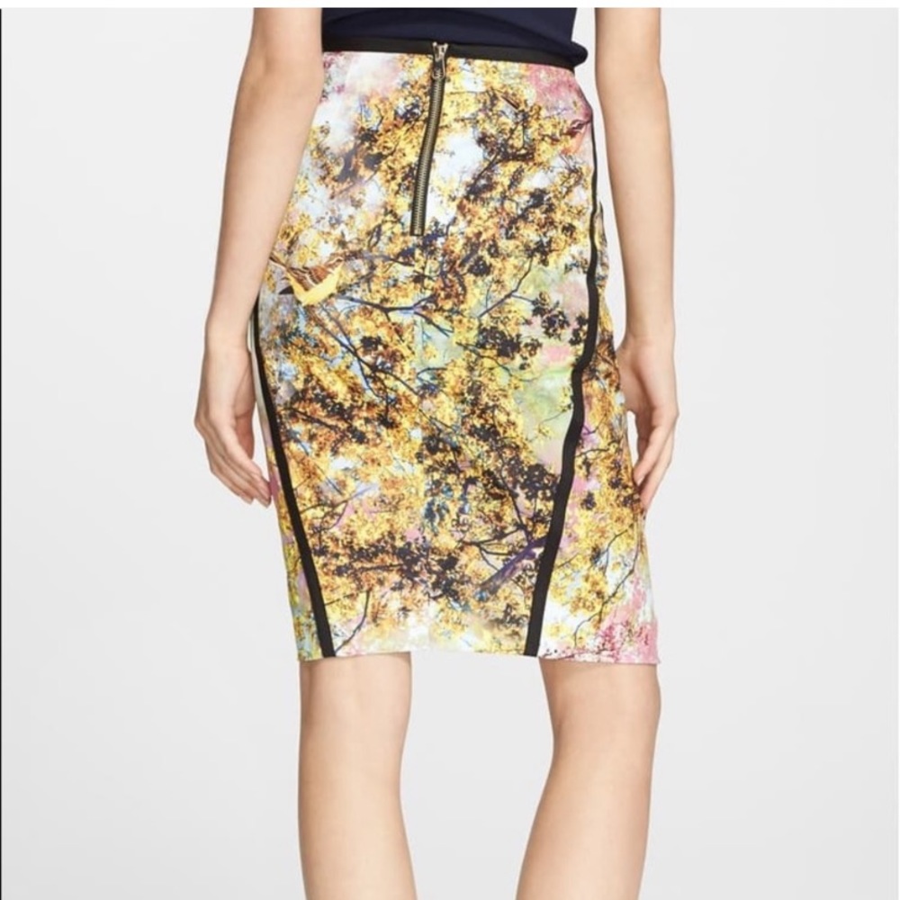 Ted Baker bird print pencil skirt. - Picture 3 of 11